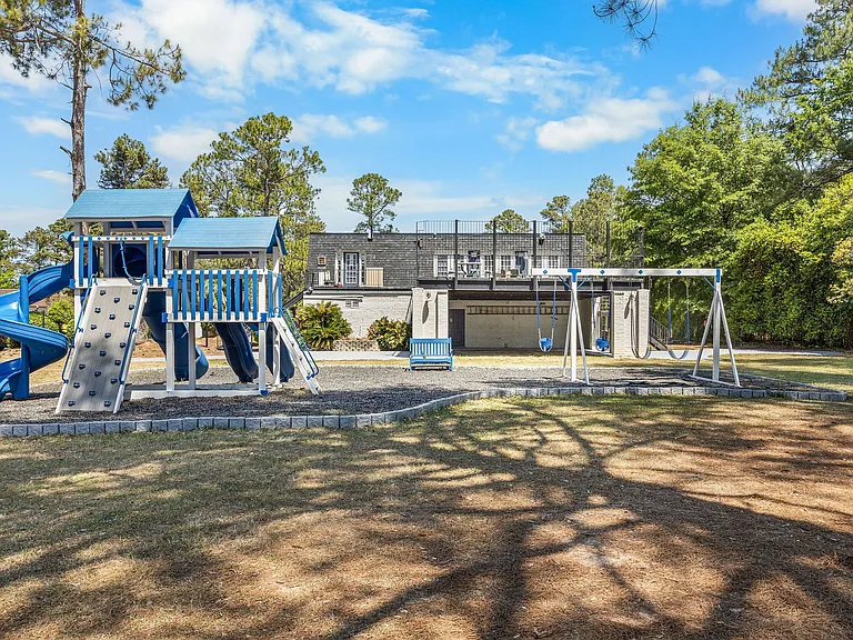 Pine Crest — Photo 16