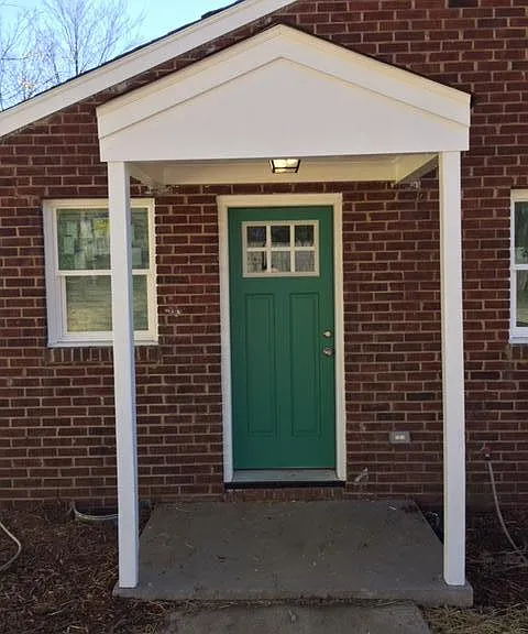 2218 Rozzelles Ferry Rd — Photo 1