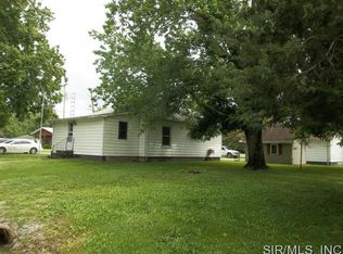 611 E Florence St, Sesser, IL 62884