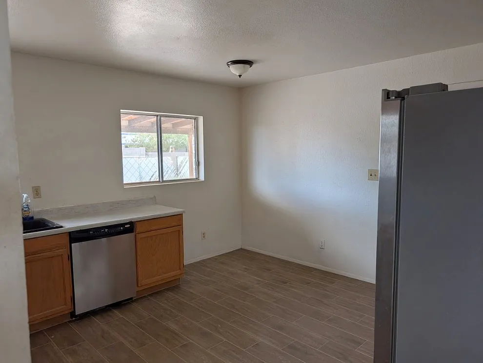 W Mclellan Road, Glendale — Photo 2