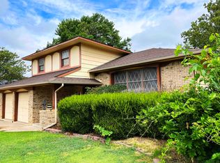 8526 E Lakeland Dr, Wichita, KS 67207