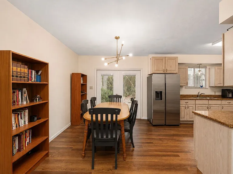 315 NW 28th St — Photo 13