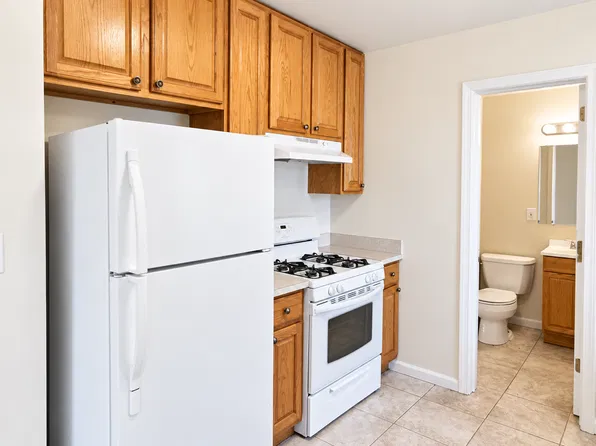 32467 Lenawee St, Westland, MI 48186