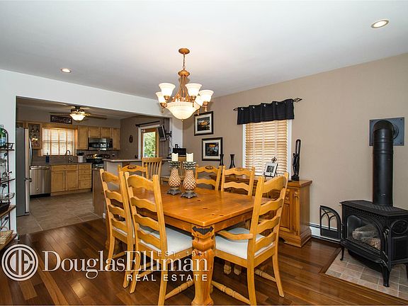 3rd image of 141 Bellport Ave