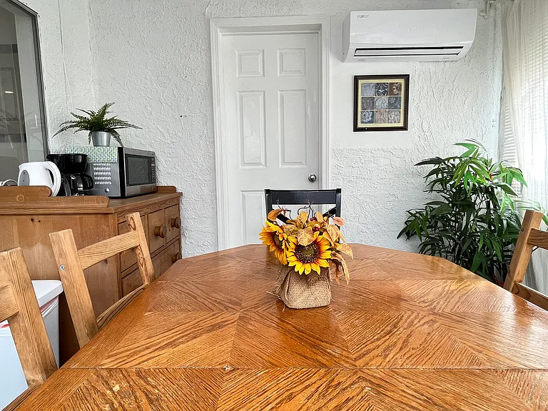 3422 Jackson Ave — Photo 5