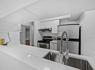 1955 Woodway Pl #214, Burnaby, BC V5B4S5