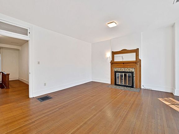 5th image of 5482 S Hyde Park Blvd