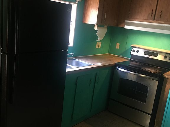 2nd image of 100 Wisteria St