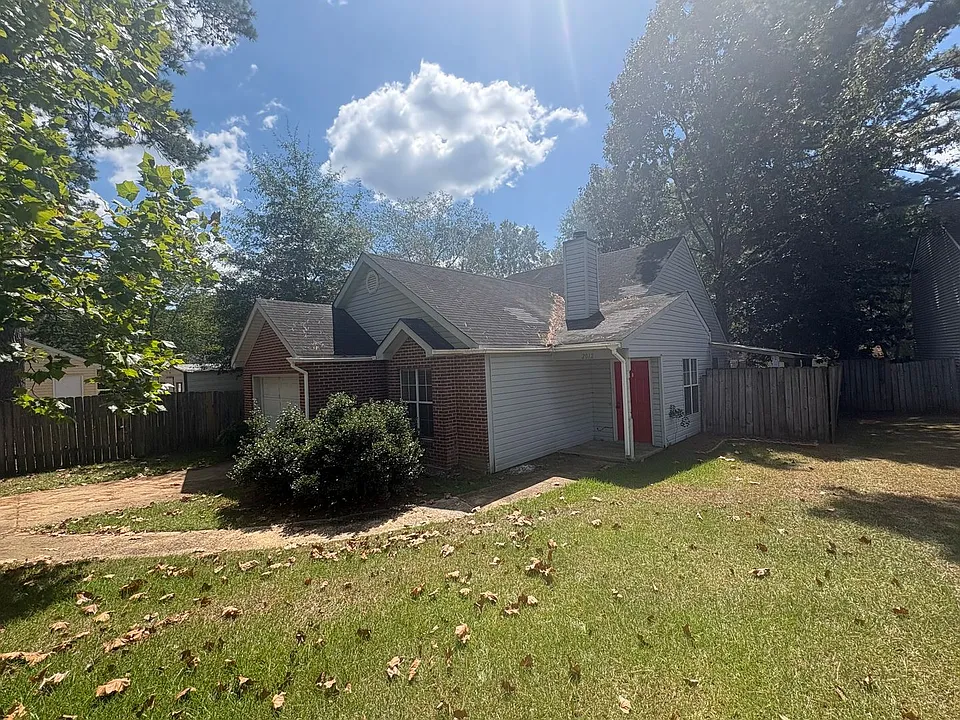 2012 Red Oak Dr