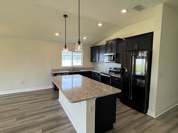 5th image of 4595 Plainview Rd