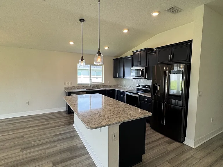 4595 Plainview Rd — Photo 5