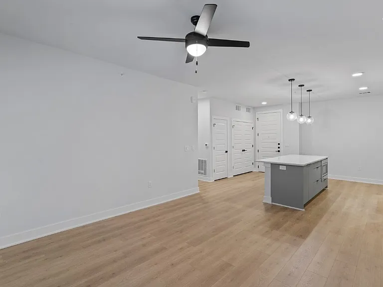 2500 Longview St #105 — Photo 40
