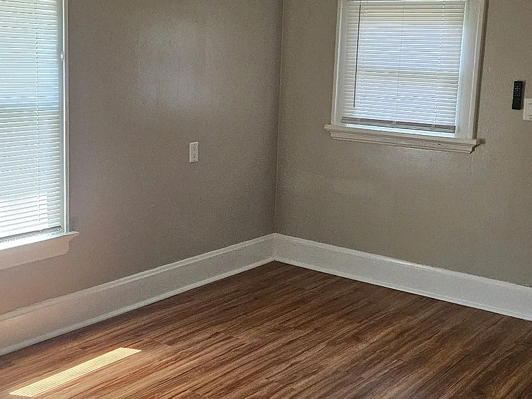 228 Williams Ave — Photo 6