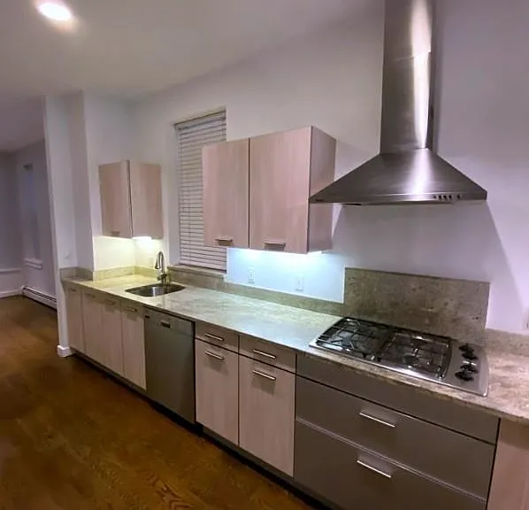 723 Willow Ave #1R — Photo 3