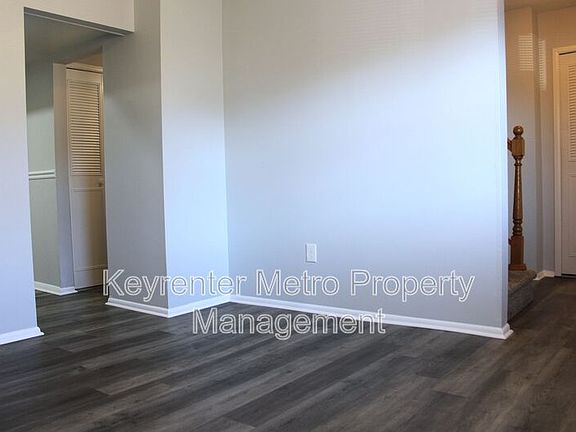 3rd image of 12526 Woodstock Dr E