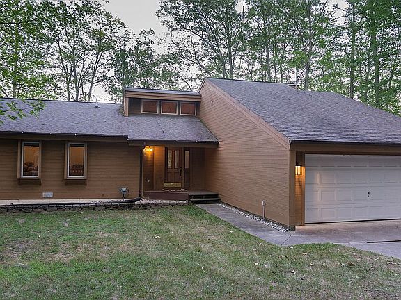 4th image of 18880 Hill Ct