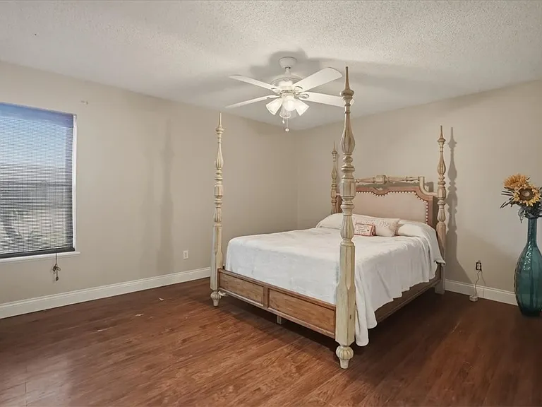 6826 Sahara Dr — Photo 32