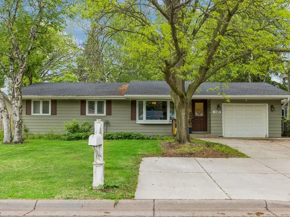 1249 Pinewood Ct, Woodbury, MN 55125
