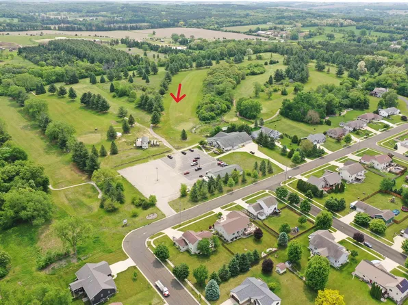 1004 Links Dr, Poynette, WI 53955