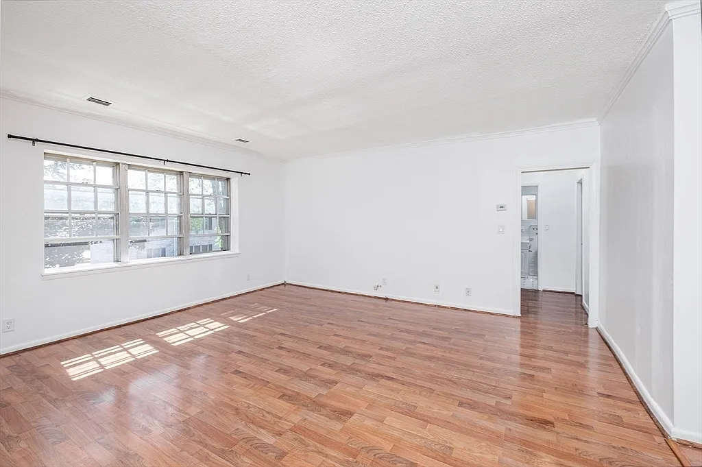 Building Photo - 210 Lake Shore Rd #3