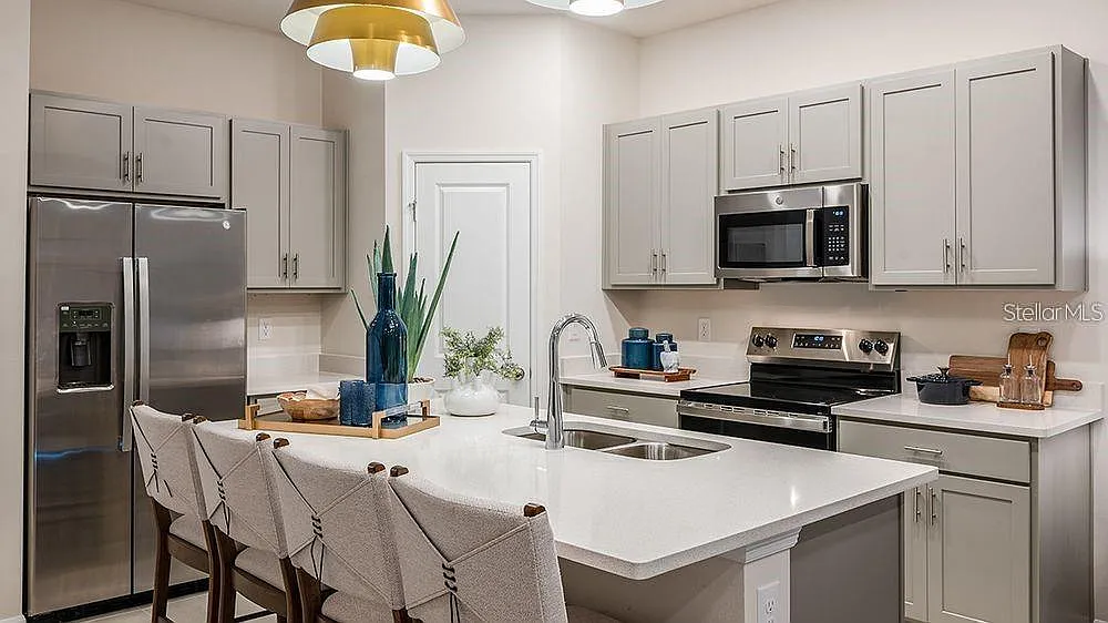 2 bed, 2.0 bath, 1087 sqft, $2,180 — Photo 2