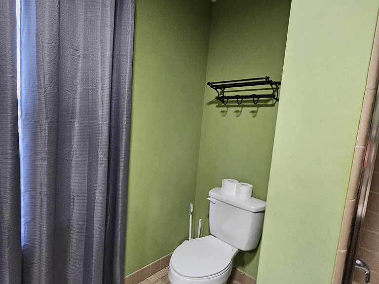 2566 Vauxhall Pl — Photo 7