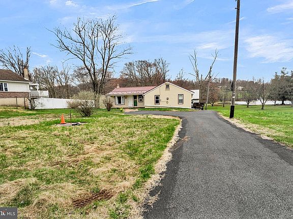 3rd image of 355 Reinholds Rd