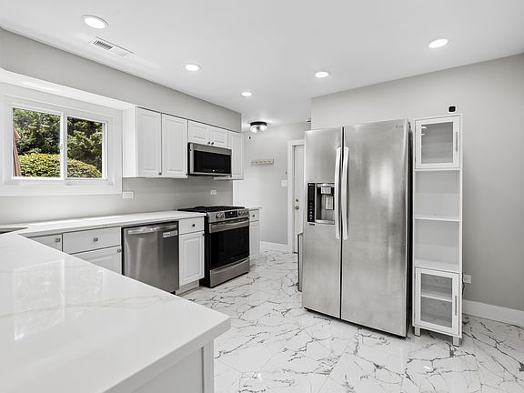 4th image of 17453 W Chestnut Ln #12A