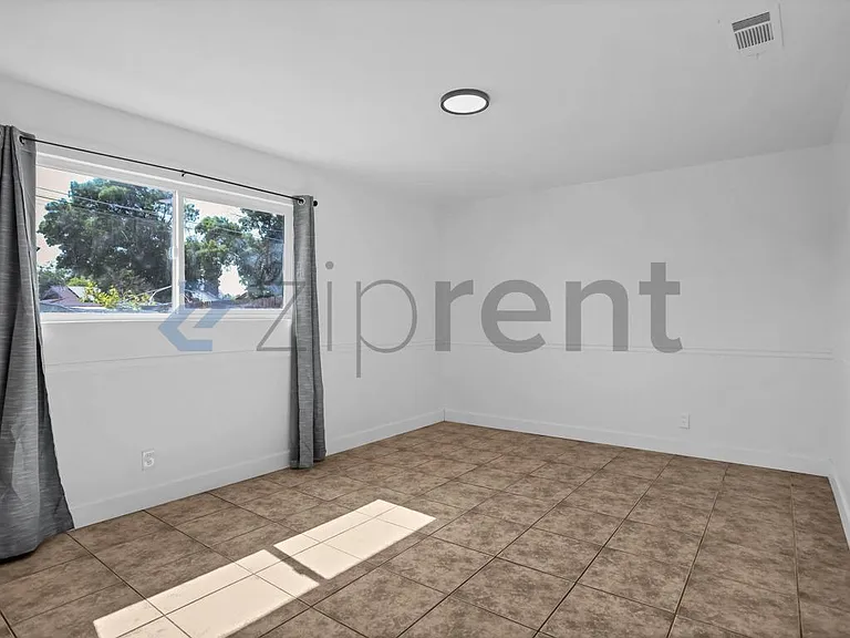 11103 S 11th Ave — Photo 11