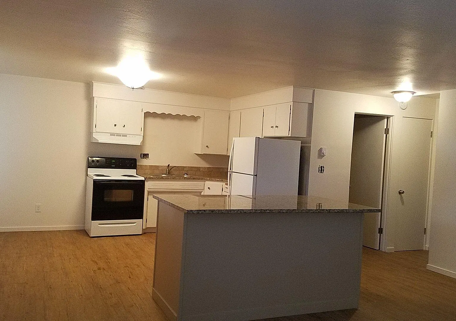 2 bed, 840 sqft, $1,450 — Photo 4