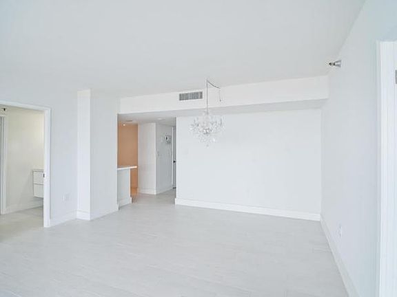 4th image of 20515 E Country Club Dr APT 2041