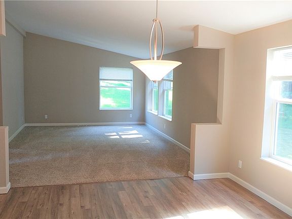 4th image of 18516 Clarence Ave
