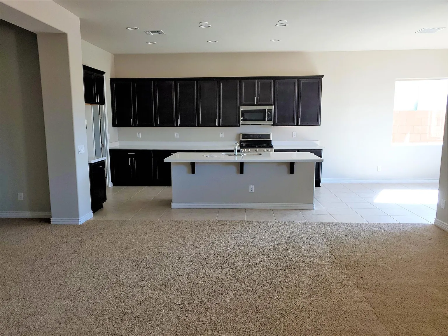 5 bed, 2921 sqft, $3,150 — Photo 4