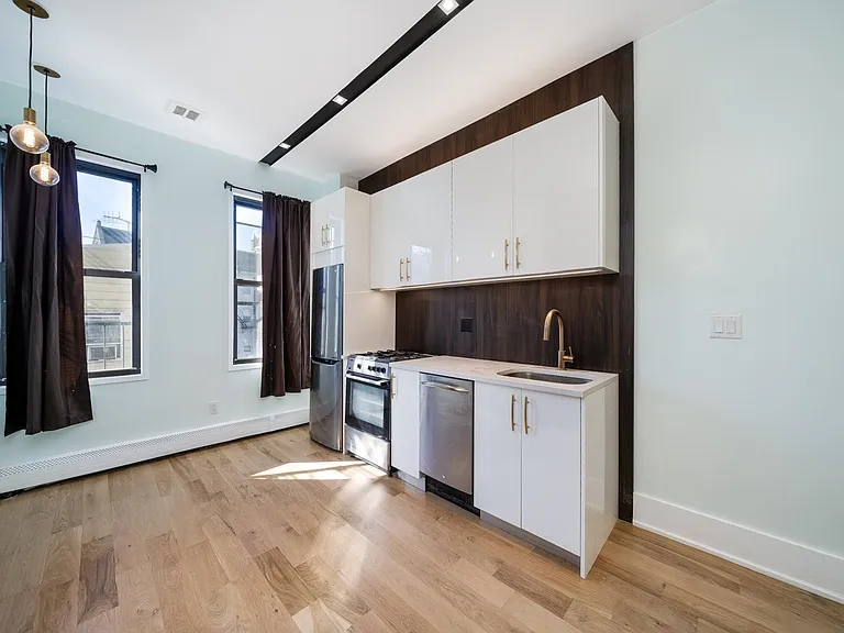 541 Newark Ave #3R — Photo 4