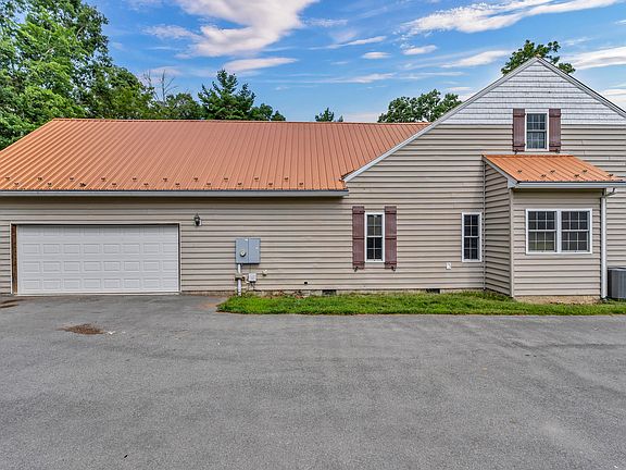 4th image of 295 Woodhaven Cir