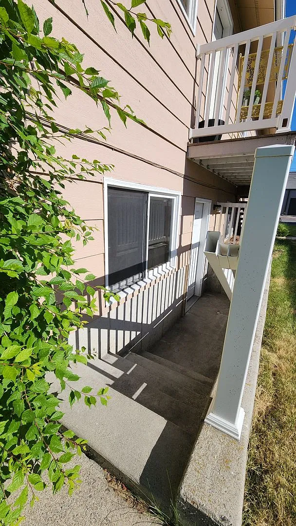 LIV2310 — Photo 2
