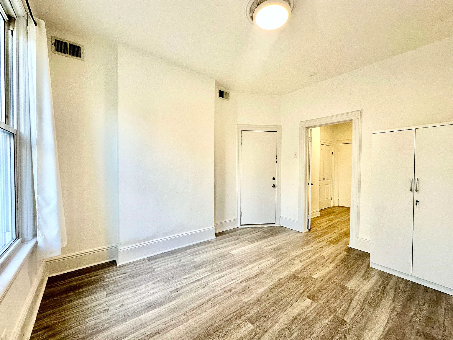 3 bed, 2.0 bath, $3,499 — Photo 3