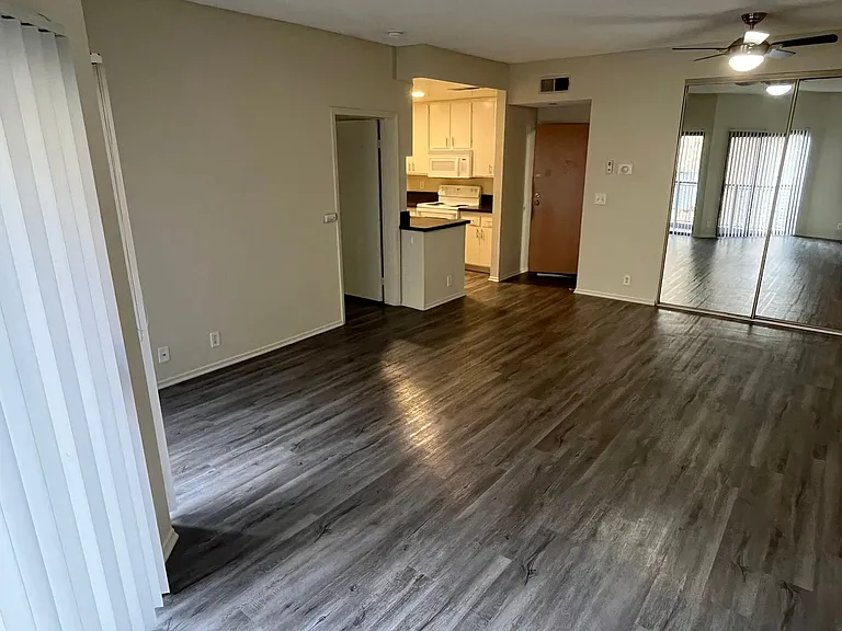 747 Gayley Ave — Photo 19