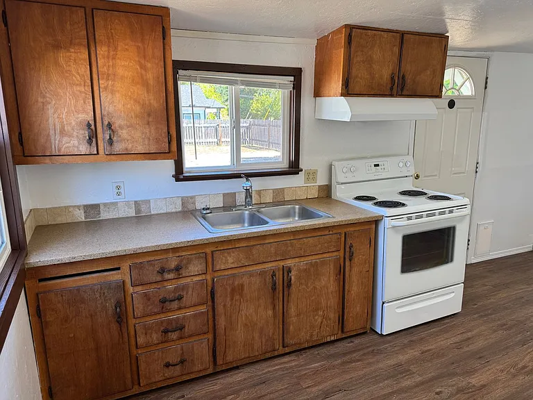 1606 Ash Ave — Photo 15