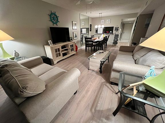 2nd image of 1401 Pinecrest Cir APT A