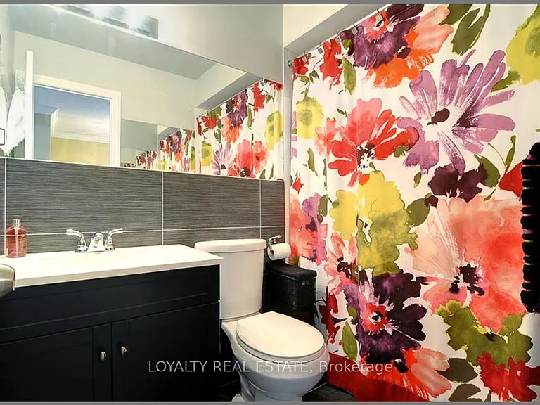 33 Sprucedale Way — Photo 12