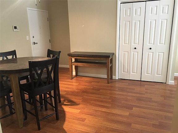 2nd image of 752 Quaker Ln APT 310