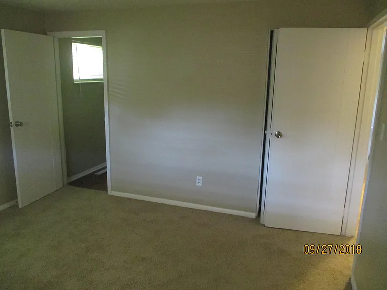 3585 Roswell Dr — Photo 31