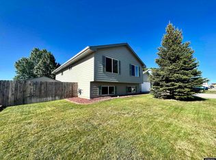2111 Omaha Trl, Bar Nunn, WY 82601