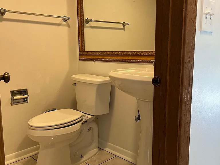 128 Ainslie Dr — Photo 16