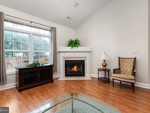 2nd image of 122 Bayberry Ct
