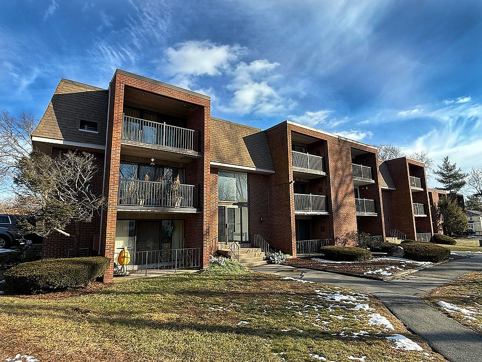 Exterior of Patriot Village Condominium
