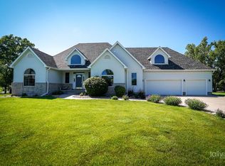 414 Sunset Dr, Doniphan, NE 68832