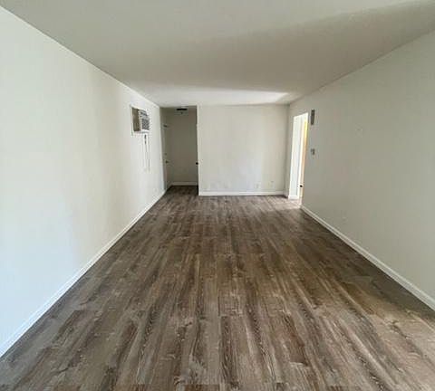 3rd image of 1286 N Summit Ave #101