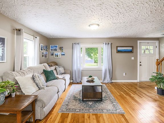 3rd image of 14 Amherst St
